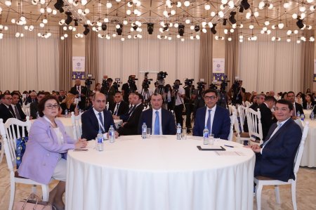 Ölkəmizdə ilk dəfə olaraq İnsan Resursları Zirvəsi öz işinə başlayıb