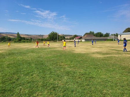 U-14 yaşlı qızlar arasında futbol idman növü üzrə yoldaşlıq görüşü keçirilib