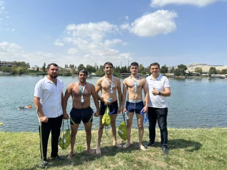 “Kürü keçək” açıq suda üzmə yarışında üzgüçülər iştirak edərək nazirlik tərəfindən həvəsləndirici medalla təltif ediliblər