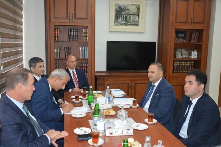 ABŞ-nin Stirling Fondunun nümayəndə heyəti İlahiyyat İnstitutunda olub