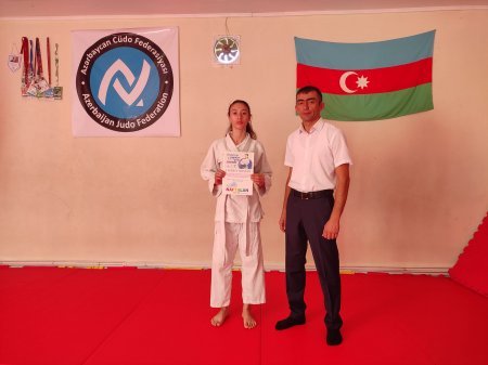 Naftalanlı qız cüdoçuları ilə iki digər rayonun qız cüdoçuları arasında yoldaşlıq görüşü keçirilib