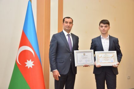 Ali məktəblərə qəbul imtahanında yüksək nəticə göstərən məzunlarla görüş keçirilib