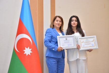 Ali məktəblərə qəbul imtahanında yüksək nəticə göstərən məzunlarla görüş keçirilib