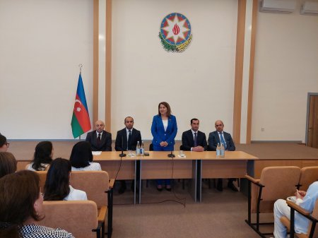 Ali məktəblərə qəbul imtahanında yüksək nəticə göstərən məzunlarla görüş keçirilib