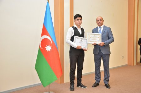 Ali məktəblərə qəbul imtahanında yüksək nəticə göstərən məzunlarla görüş keçirilib
