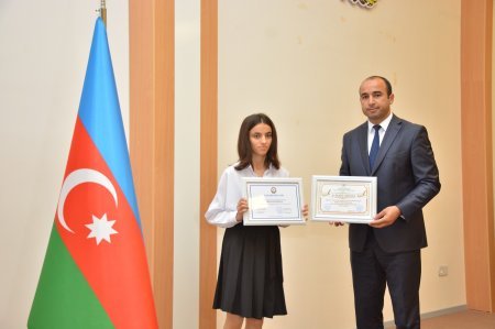 Ali məktəblərə qəbul imtahanında yüksək nəticə göstərən məzunlarla görüş keçirilib