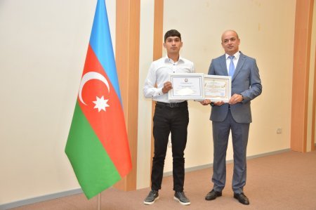 Ali məktəblərə qəbul imtahanında yüksək nəticə göstərən məzunlarla görüş keçirilib
