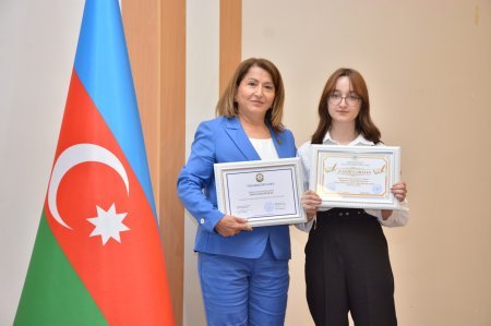 Ali məktəblərə qəbul imtahanında yüksək nəticə göstərən məzunlarla görüş keçirilib