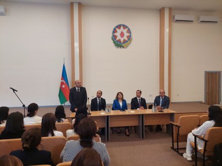 Ali məktəblərə qəbul imtahanında yüksək nəticə göstərən məzunlarla görüş keçirilib