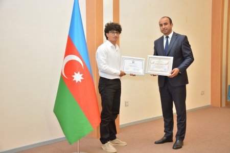 Ali məktəblərə qəbul imtahanında yüksək nəticə göstərən məzunlarla görüş keçirilib