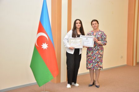 Ali məktəblərə qəbul imtahanında yüksək nəticə göstərən məzunlarla görüş keçirilib