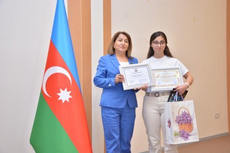 Ali məktəblərə qəbul imtahanında yüksək nəticə göstərən məzunlarla görüş keçirilib