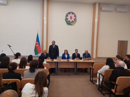 Ali məktəblərə qəbul imtahanında yüksək nəticə göstərən məzunlarla görüş keçirilib