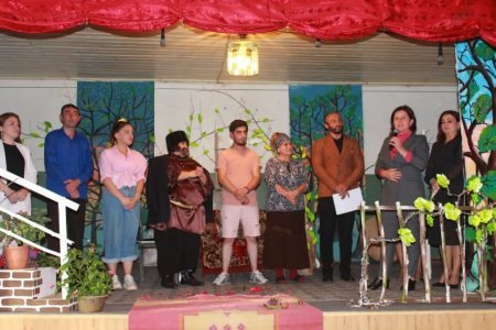 Şəki rayonunda "Qız atası" tamaşası böyük rəğbətlə qarşılandı