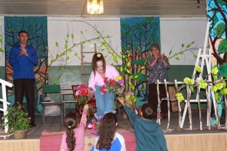 Şəki rayonunda "Qız atası" tamaşası böyük rəğbətlə qarşılandı