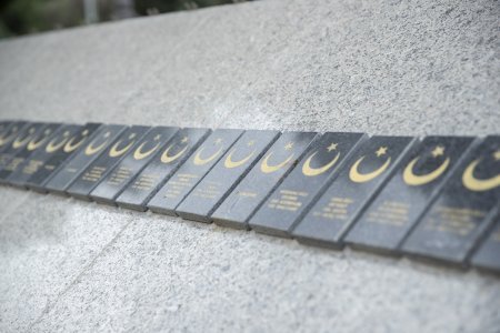 TDT-nin Kənd Təsərrüfatı Nazirlərinin II Toplantısının iştirakçıları Fəxri Xiyaban və Şəhidlər Xiyabanını ziyarət edib