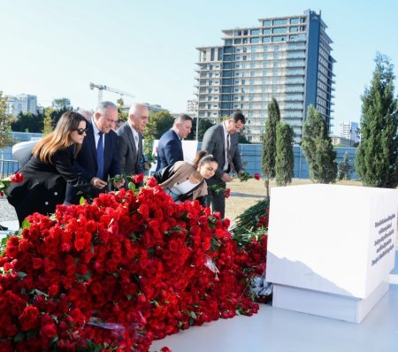 AzTU rəhbərliyi və kollektivi Bakıda inşası davam etdirilən Zəfər parkında olub
