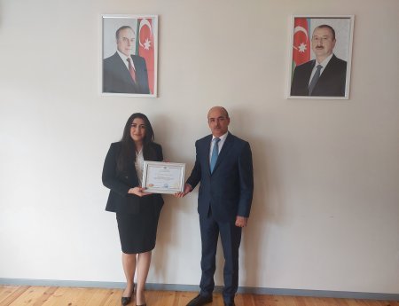Dağlıq Şirvan Regional Təhsil İdarəsinin müdiri Rövşən Əliyev fərqlənən müəllimlərlə görüşərək, onlara "Təşəkkürnamə" təqdim edib