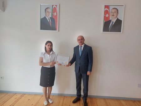 Dağlıq Şirvan Regional Təhsil İdarəsinin müdiri Rövşən Əliyev fərqlənən müəllimlərlə görüşərək, onlara "Təşəkkürnamə" təqdim edib