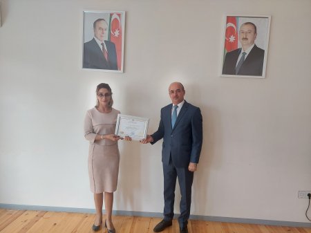 Dağlıq Şirvan Regional Təhsil İdarəsinin müdiri Rövşən Əliyev fərqlənən müəllimlərlə görüşərək, onlara "Təşəkkürnamə" təqdim edib