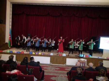 Qazax şəhər 2 nömrəli Uşaq Musiqi Məktəbi 9 noyabr Bayraq günü ilə əlaqədar "Bayraq bir daha enməz" adlı konsert proqramı təqdim edib