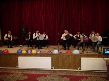 Qazax şəhər 2 nömrəli Uşaq Musiqi Məktəbi 9 noyabr Bayraq günü ilə əlaqədar "Bayraq bir daha enməz" adlı konsert proqramı təqdim edib