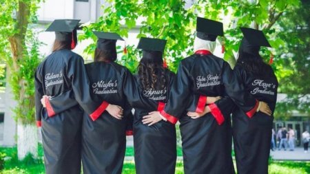 “Universitetlərdə təhsil müddəti endirilməlidir, vaxt itkisidir“