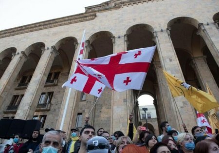 Gürcü müxalifəti lider axtarışında: Saakaşvilinin partiyasında qarşıdurma