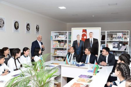 Dövlət-özəl tərəfdaşlığı çərçivəsində Xaldan kənd kompleks tam orta məktəbinə kitablar ianə edilib