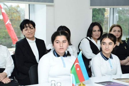 Dövlət-özəl tərəfdaşlığı çərçivəsində Xaldan kənd kompleks tam orta məktəbinə kitablar ianə edilib