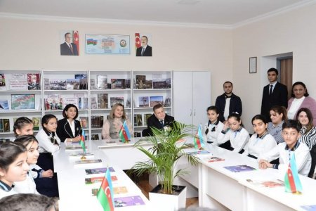 Dövlət-özəl tərəfdaşlığı çərçivəsində Xaldan kənd kompleks tam orta məktəbinə kitablar ianə edilib