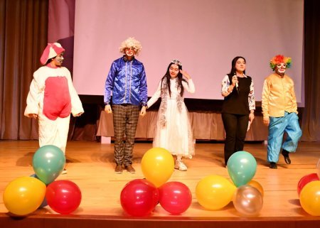 “Şaxta babanın sehirli çubuğu” adlı əyləcəli şou proqram təşkil edilib