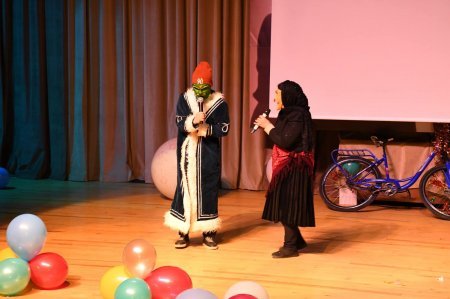 “Şaxta babanın sehirli çubuğu” adlı əyləcəli şou proqram təşkil edilib