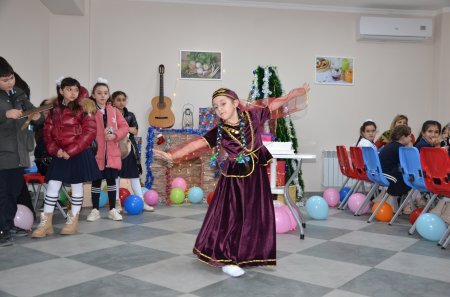 “Şaxta babanın sehirli çubuğu” adlı əyləcəli şou proqram təşkil edilib