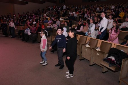 “Şaxta babanın sehirli çubuğu” adlı əyləcəli şou proqram təşkil edilib