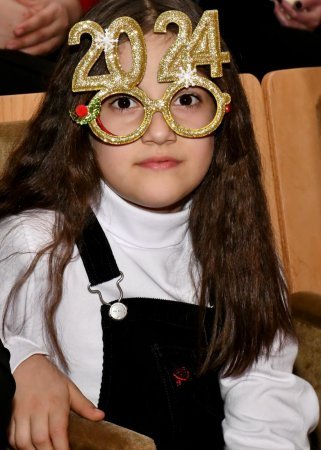 “Şaxta babanın sehirli çubuğu” adlı əyləcəli şou proqram təşkil edilib