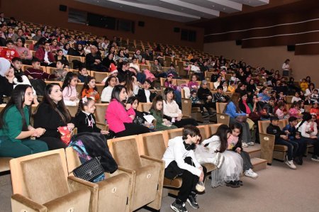 “Şaxta babanın sehirli çubuğu” adlı əyləcəli şou proqram təşkil edilib