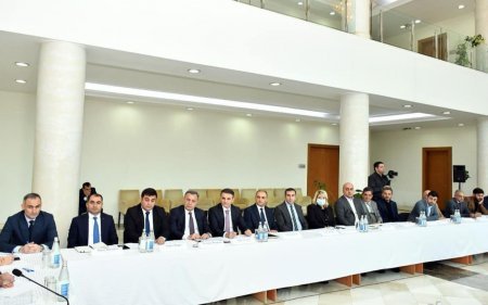 Bölgələrdəki teatr-tamaşa və konsert müəssisələrinin fəaliyyətinə həsr olunan müşavirə keçirilib