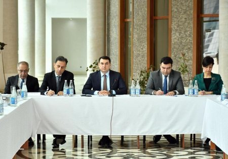 Bölgələrdəki teatr-tamaşa və konsert müəssisələrinin fəaliyyətinə həsr olunan müşavirə keçirilib