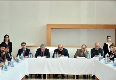 Bölgələrdəki teatr-tamaşa və konsert müəssisələrinin fəaliyyətinə həsr olunan müşavirə keçirilib