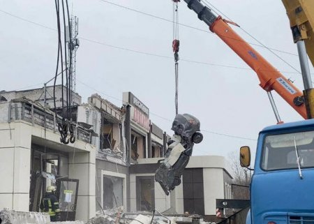Ukraynada çörək sexinə raket düşdü: 28 nəfər həlak oldu