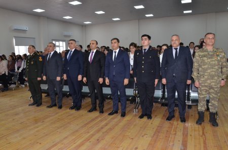 Kürdəmirdə əməkdar hüquqşünas, "Şöhrət" ordenli İkram Kərimov ilə məktəblilərin görüşü keçirilib