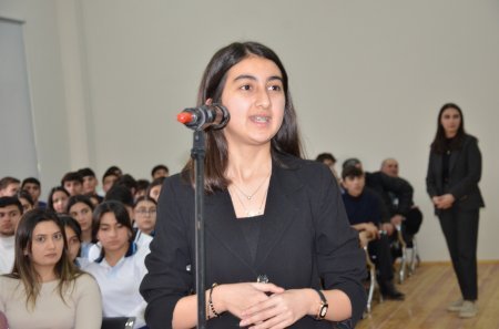 Kürdəmirdə əməkdar hüquqşünas, "Şöhrət" ordenli İkram Kərimov ilə məktəblilərin görüşü keçirilib