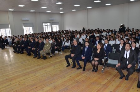 Kürdəmirdə əməkdar hüquqşünas, "Şöhrət" ordenli İkram Kərimov ilə məktəblilərin görüşü keçirilib