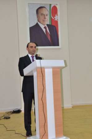 Kürdəmirdə əməkdar hüquqşünas, "Şöhrət" ordenli İkram Kərimov ilə məktəblilərin görüşü keçirilib