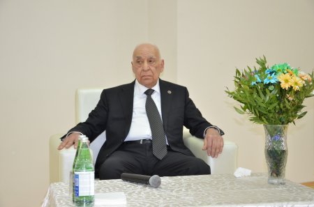 Kürdəmirdə əməkdar hüquqşünas, "Şöhrət" ordenli İkram Kərimov ilə məktəblilərin görüşü keçirilib