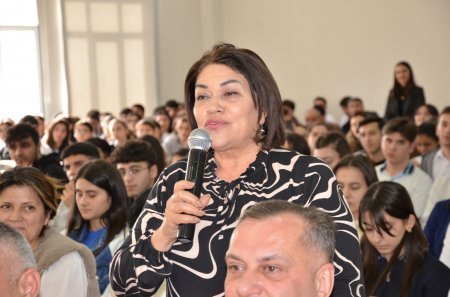 Kürdəmirdə əməkdar hüquqşünas, "Şöhrət" ordenli İkram Kərimov ilə məktəblilərin görüşü keçirilib