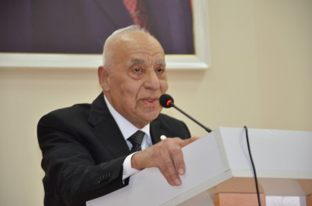 Kürdəmirdə əməkdar hüquqşünas, "Şöhrət" ordenli İkram Kərimov ilə məktəblilərin görüşü keçirilib