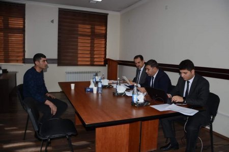 Təhsil İdarəsinin müdiri Ucarda vətəndaşları qəbul edib
