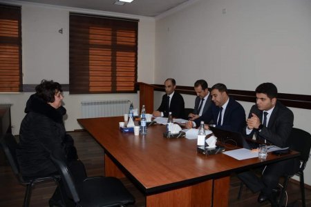 Təhsil İdarəsinin müdiri Ucarda vətəndaşları qəbul edib